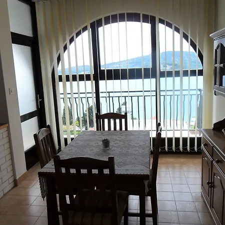 Apartment Maria Tisno