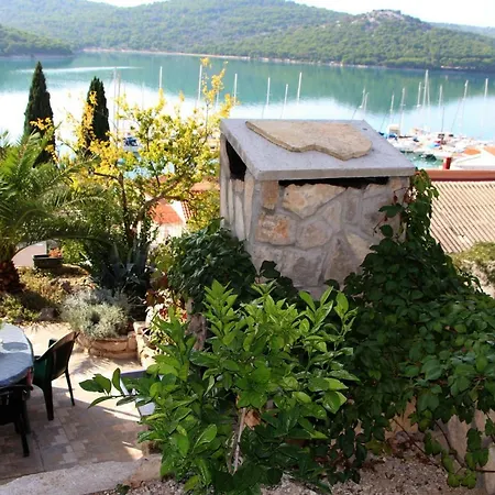 Maria Appartement Tisno