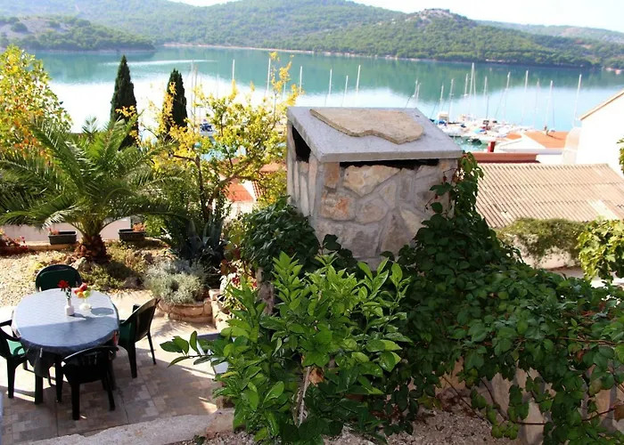 Maria Apartman Tisno