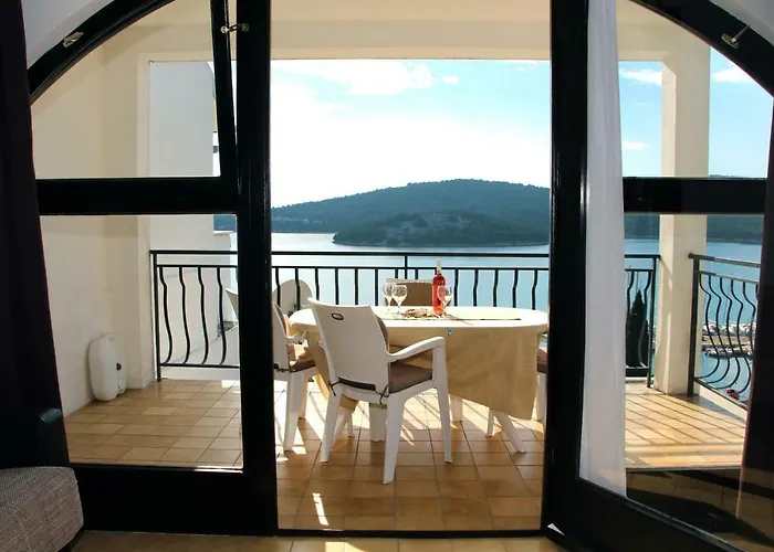 Maria Apartman Tisno